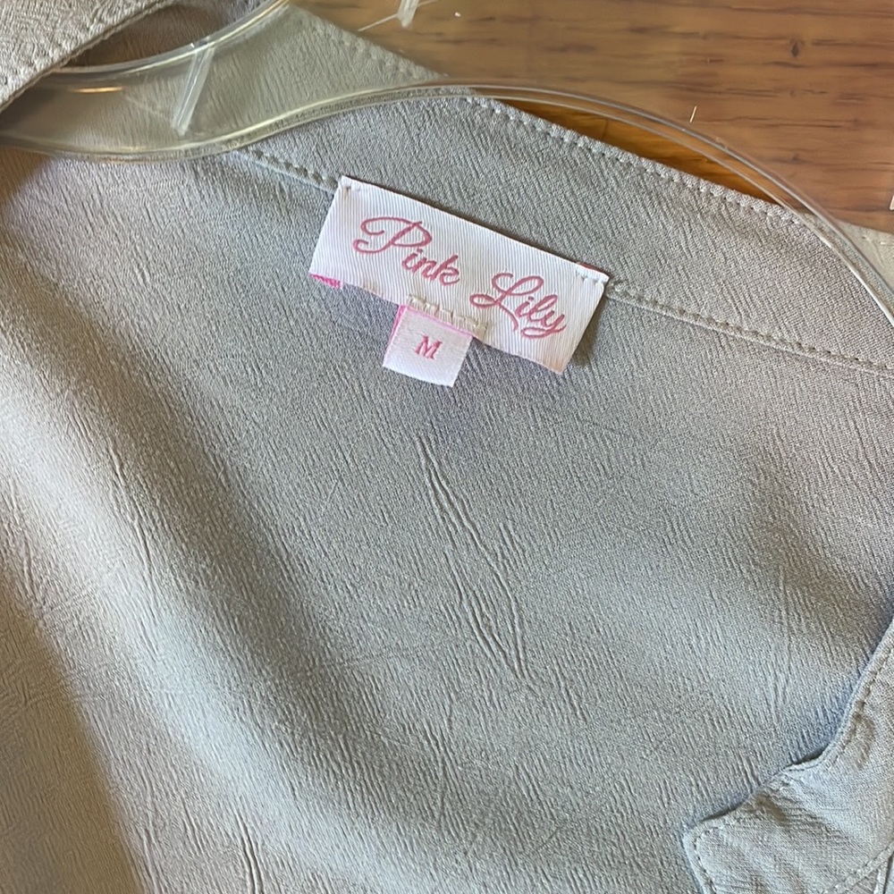 Pink lily button down - Picture 2 of 2